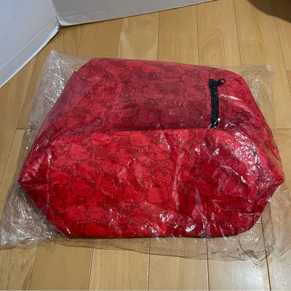 NWOT hello kitty pose pattern shoulder tote in red - Picture 3 of 6